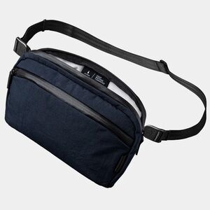 NWT ALPAKA Flight Sling 2L - Blue Axoflux 400D